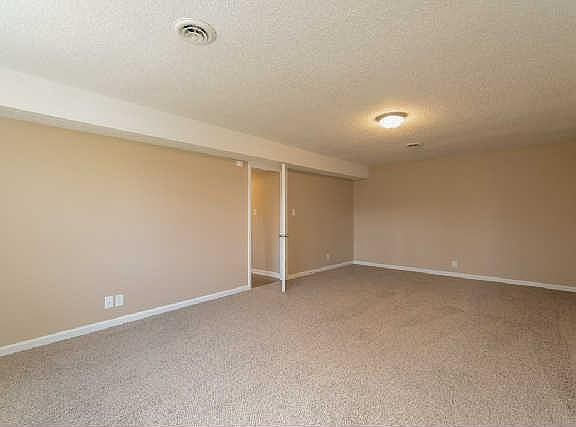 4th image of 402 Warren Cir