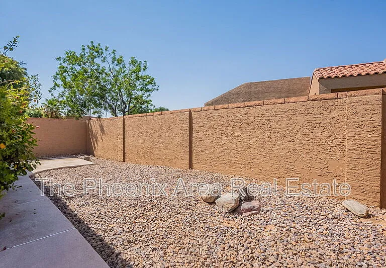 9128 E Gelding Dr — Photo 37