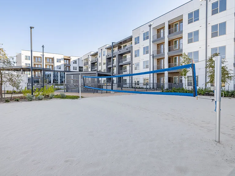 Del Via Apartments — Photo 33
