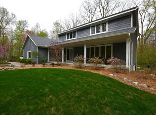 2448 N Quail Run Dr, Midland, MI 48642