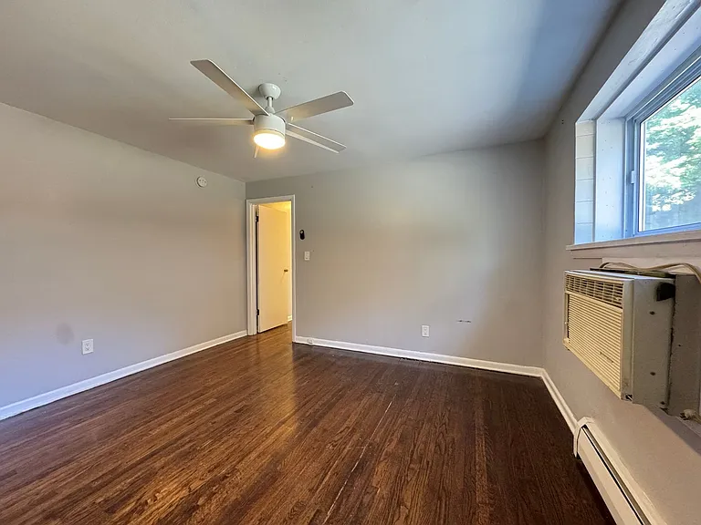 550 Whitney Ave #2 — Photo 13