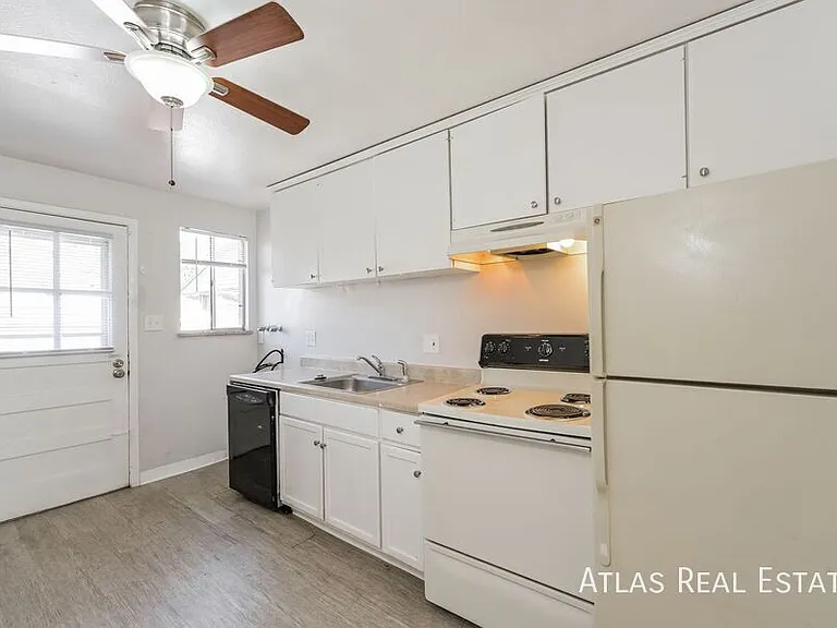 2367 S Locust St #B — Photo 4