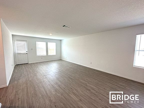 2nd image of 2416 Lake Blf