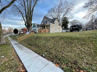 1323 Angular St, Burlington, IA 52601