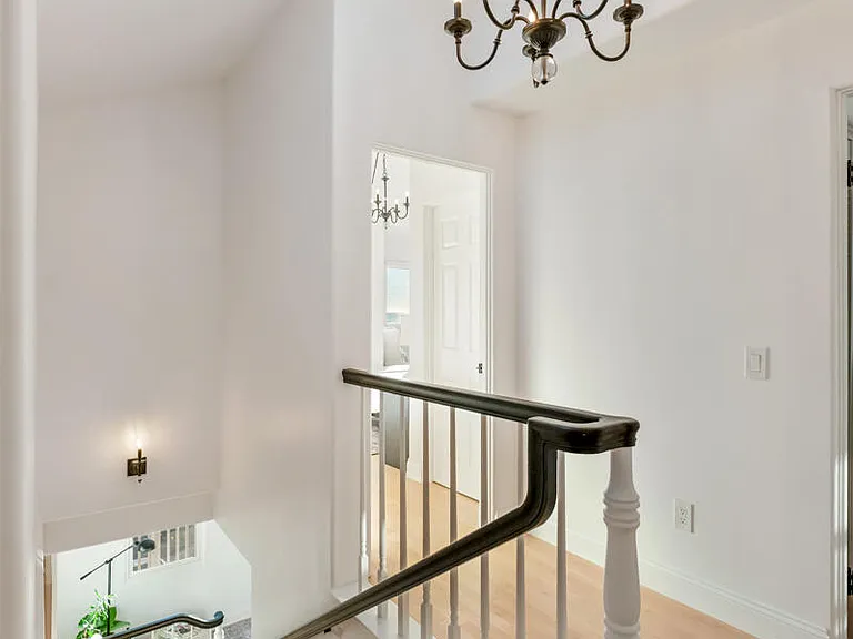 2570 Lillie Ave — Photo 25