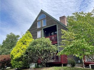 25 Clark Rd, Smithfield, RI 02917