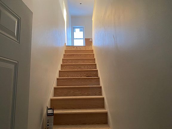 2nd image of 212 Sumac St Floor 3