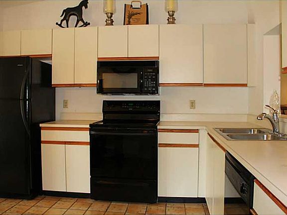 4th image of 3384 Lucerne Park Drive #2B