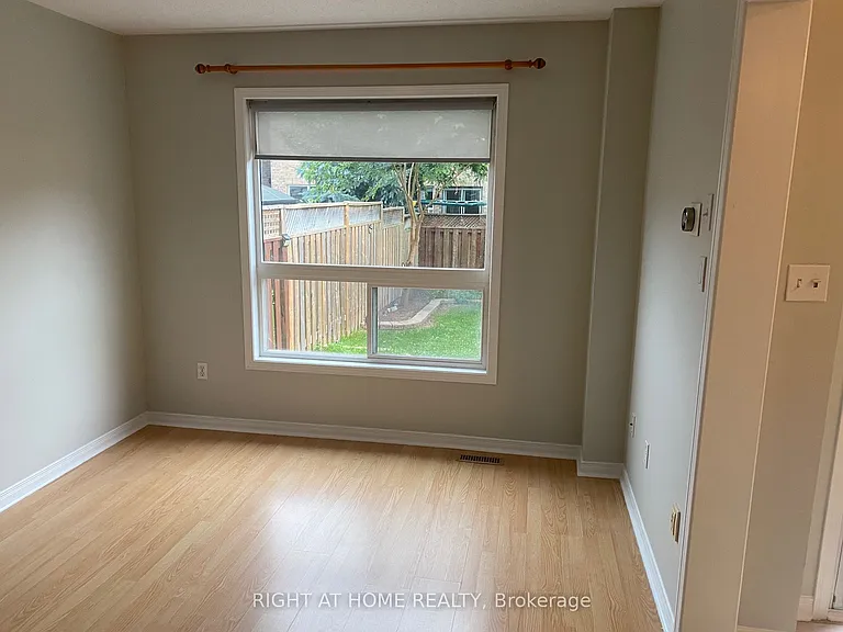 2351 Newcastle Cres — Photo 5