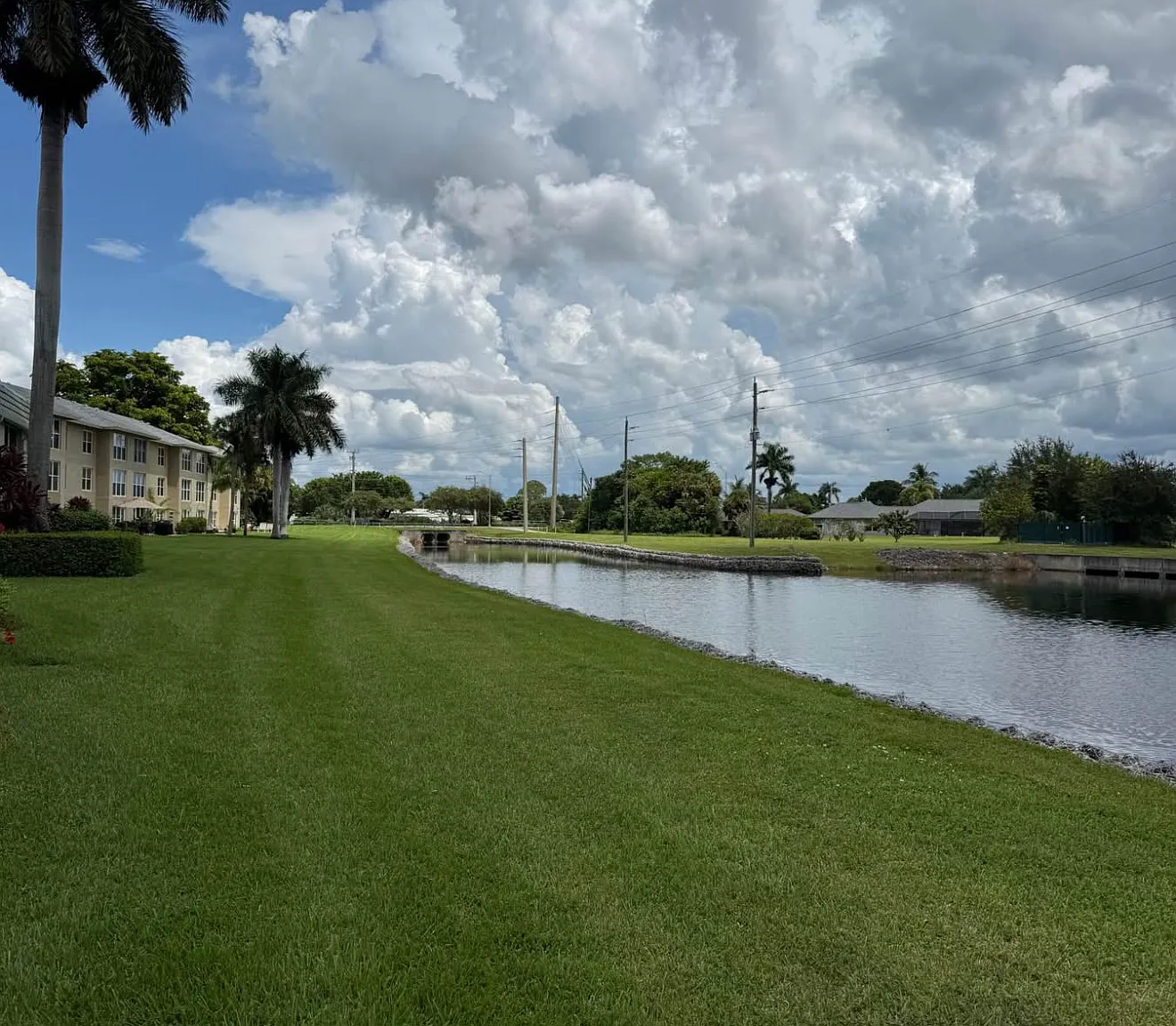 2 bed, 979 sqft, $1,700 — Photo 2