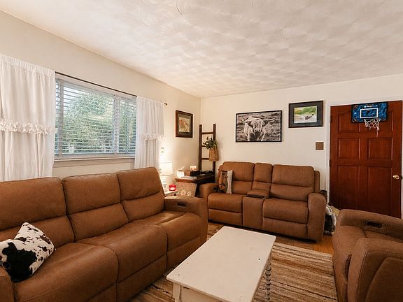 3rd image of 505 Lynda Ln