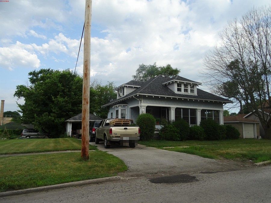 2nd image of 504 4th St