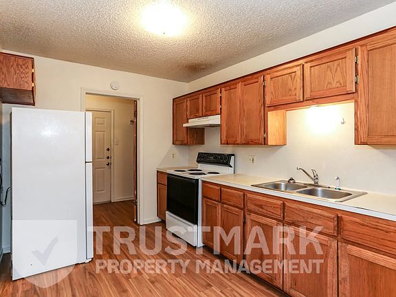5th image of 220 Gibson St #B