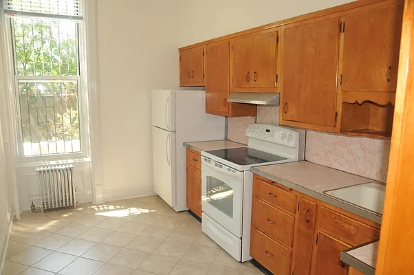 Rented by New York Realty Minimax Inc | media 16