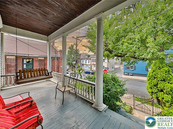 2nd image of 820 Ferry St