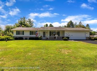 1233 S Geneva Dr, Dewitt, MI