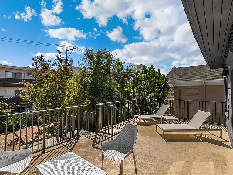 426 S Serrano Ave — Photo 8
