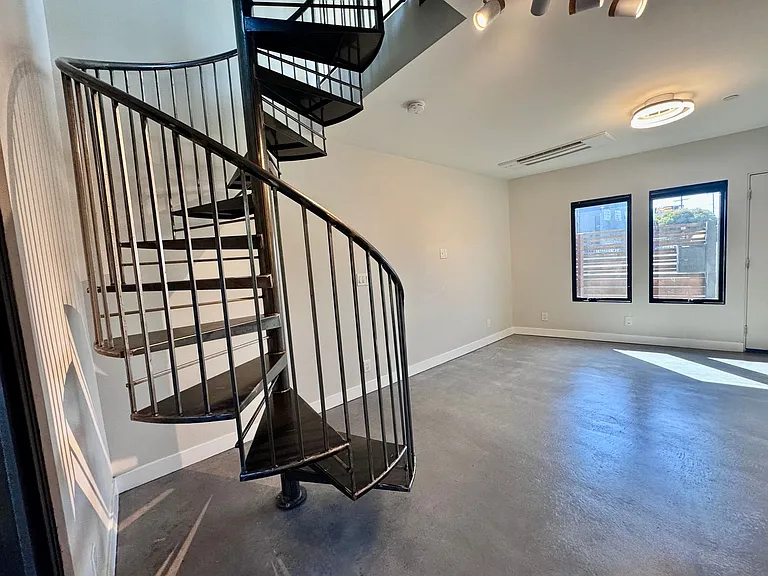 700 Fruitvale Ave — Photo 8