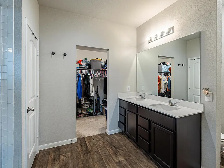 13721 Cantarra Dr — Photo 8