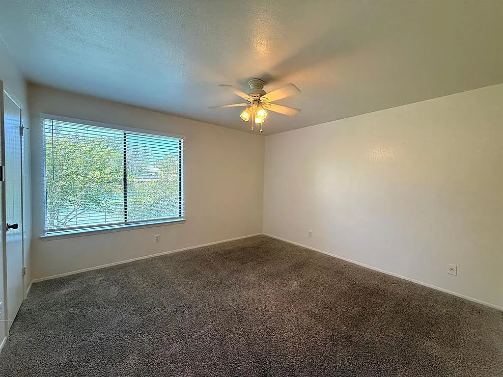 3 bed, 2.5 bath, 1332 sqft, $1,450 — Photo 3