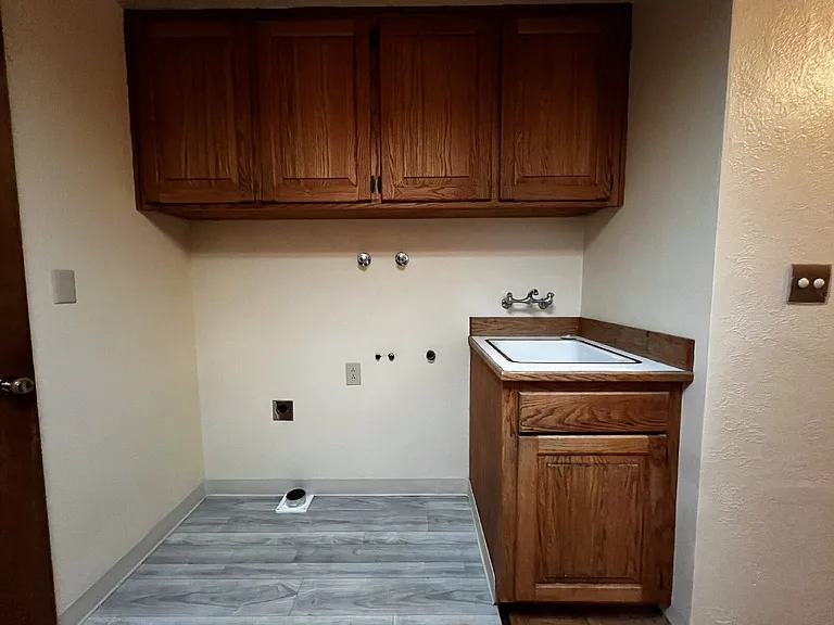 305 E 39th Ave — Photo 13