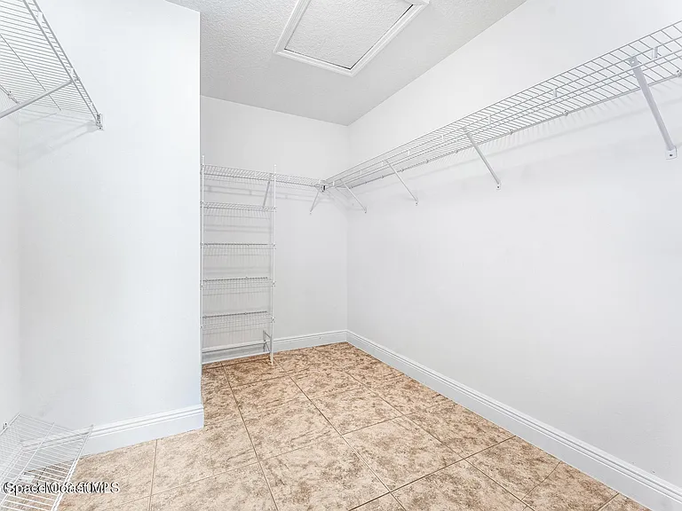 3084 Constellation Dr — Photo 26