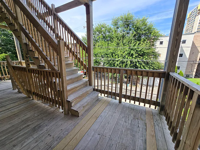 E 65th Pl — Photo 10