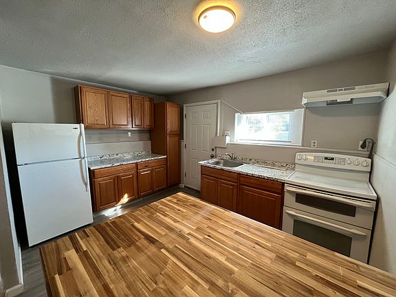 2nd image of 944 E 21st St #4