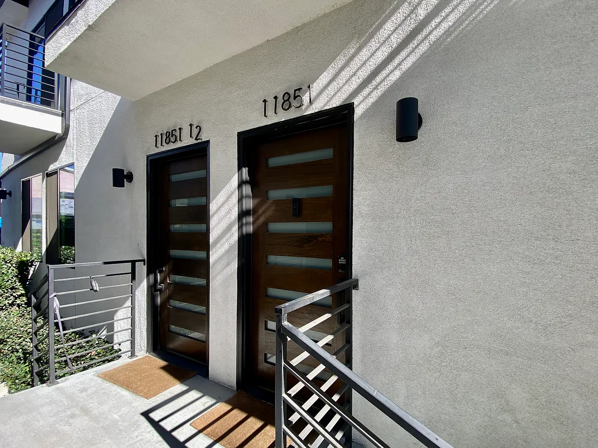 Building Photo - 11853 1/2 Dehougne St