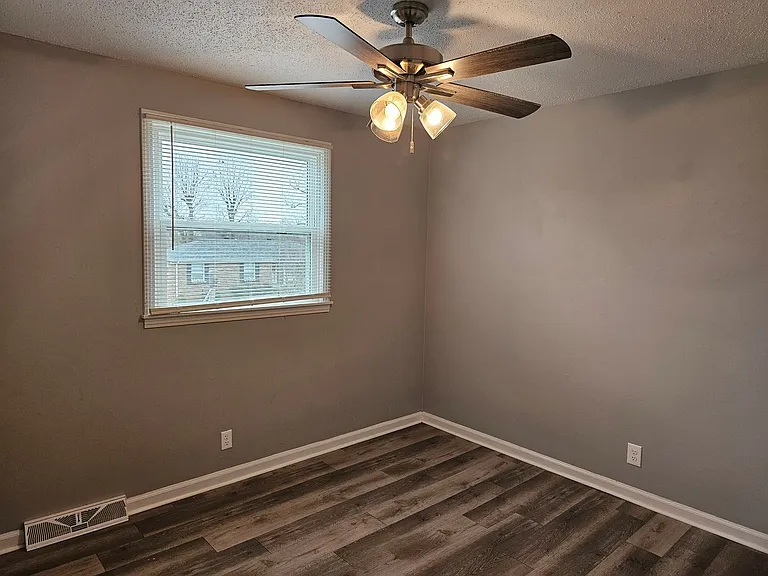 529 Morrison Dr — Photo 10