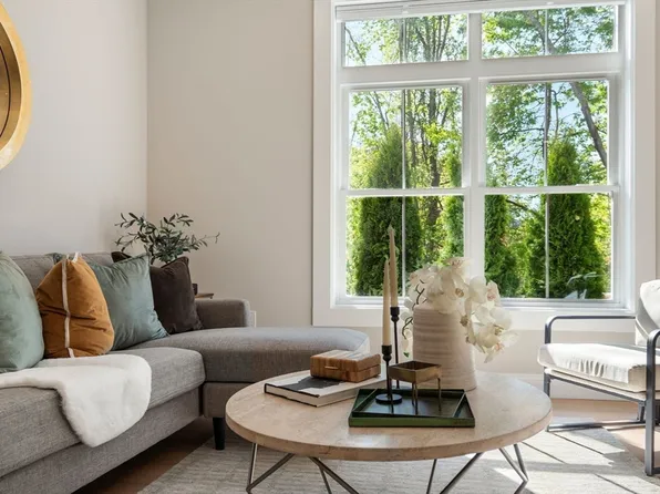 7 Cross St #102, Wilmington, MA 01887