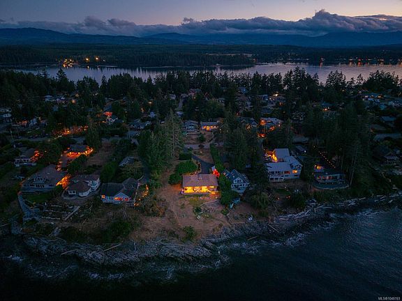 2nd image of 1388 Reef Rd
