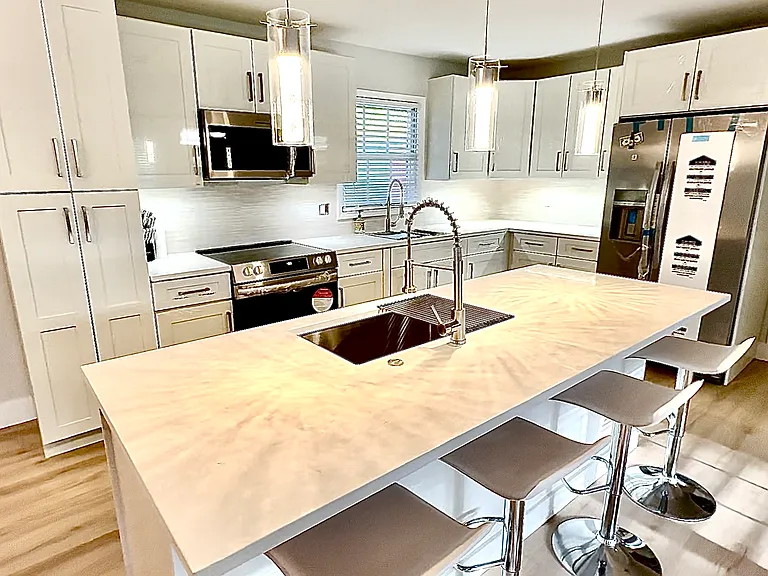 1605 Ivy Dr — Photo 9