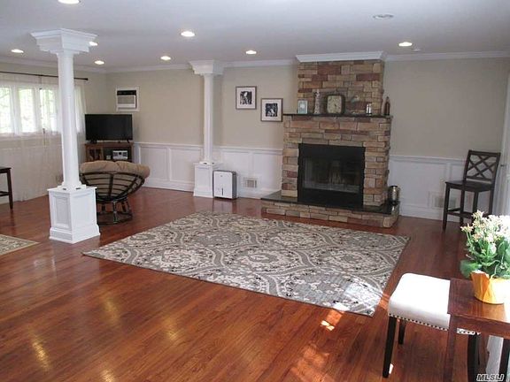 3rd image of 1009 N Monroe Ave