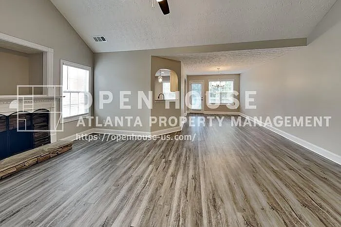 4 bed, 2.0 bath, 1406 sqft, $1,825 — Photo 4