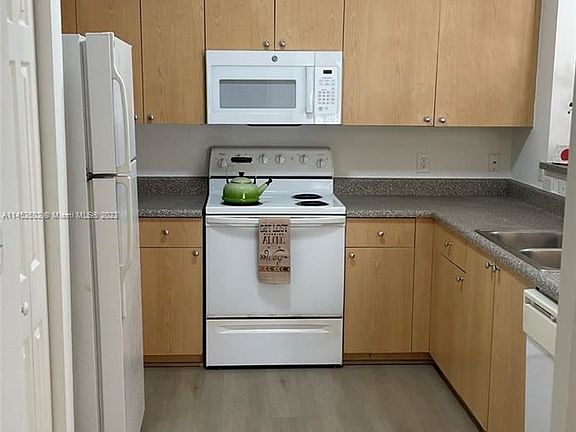 5th image of 8070 N Nob Hill Rd APT 103