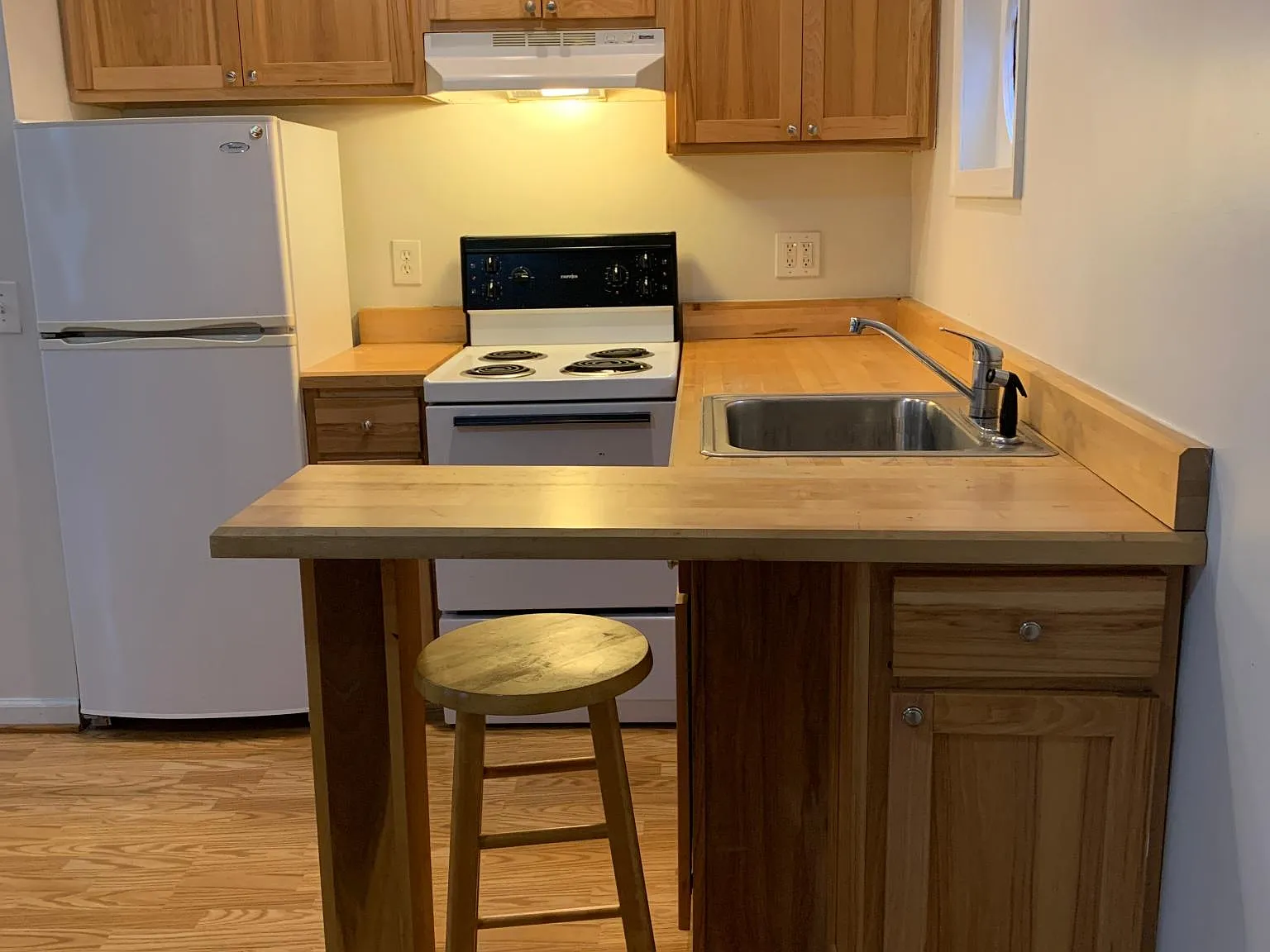 Studio, 300 sqft, $850 — Photo 4