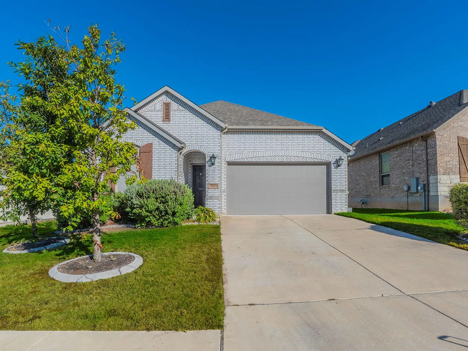 3 bed, 2.0 bath, 1847 sqft, $1,999 — Photo 1