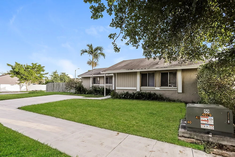 3 bed, 1.0 bath, 1118 sqft, $2,625 — Photo 1