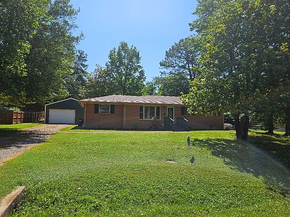 3rd image of 504 Wren Dr