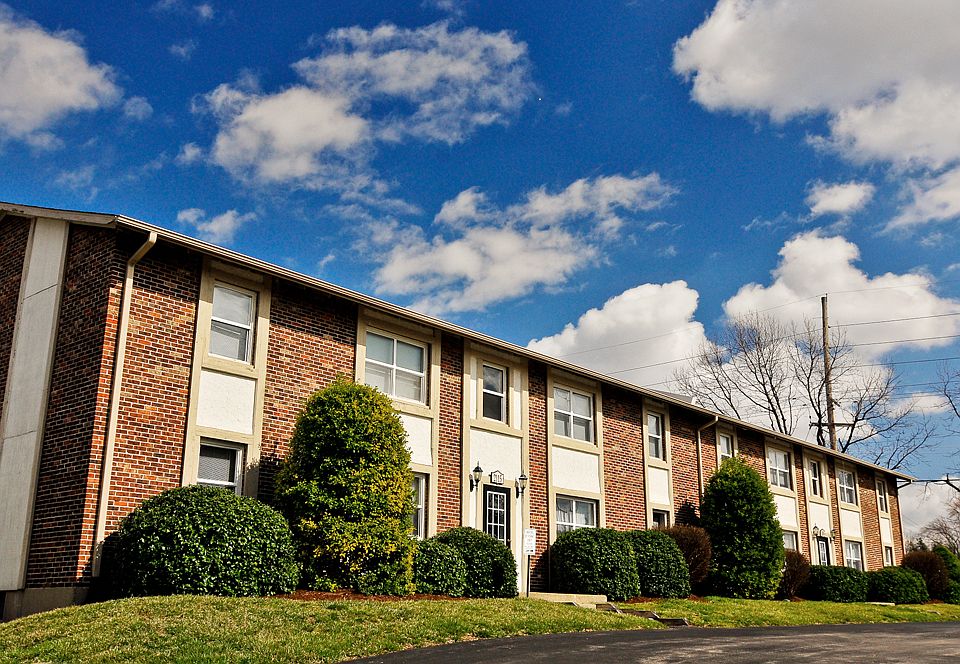 River Chase Apartments in Florissant, MO