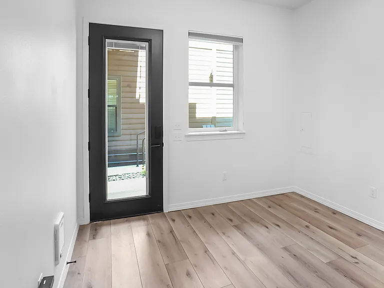 560 1st Ave N #107 — Photo 5