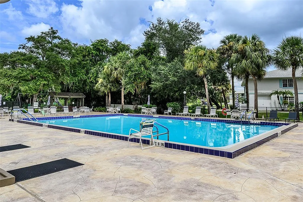2 bed, 1.0 bath, 825 sqft, $2,800 — Photo 2