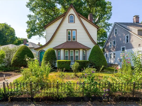 15 Elmwood St, Worcester, MA 01602