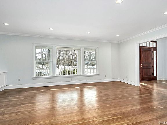 2nd image of 8 Walden Lane