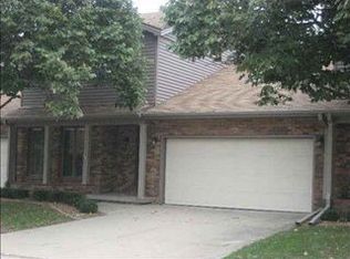 131 Manor Cir, Bloomington, IL 61704