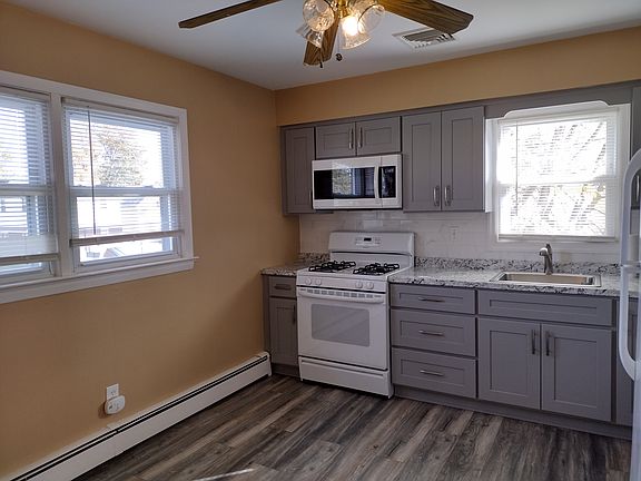 3rd image of 164 Scoles Ave #2