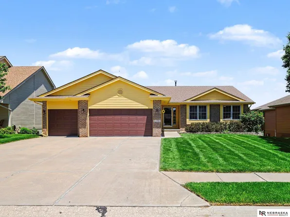 21984 Bobwhite Ave, Gretna, NE 68028