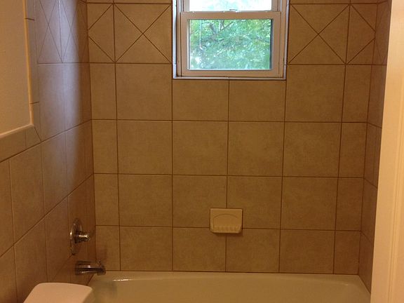 4th image of 618 Leontine St #A & D