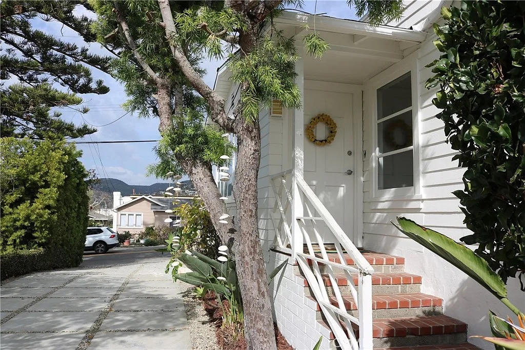 2 bed, 1092 sqft, $6,750 — Photo 1